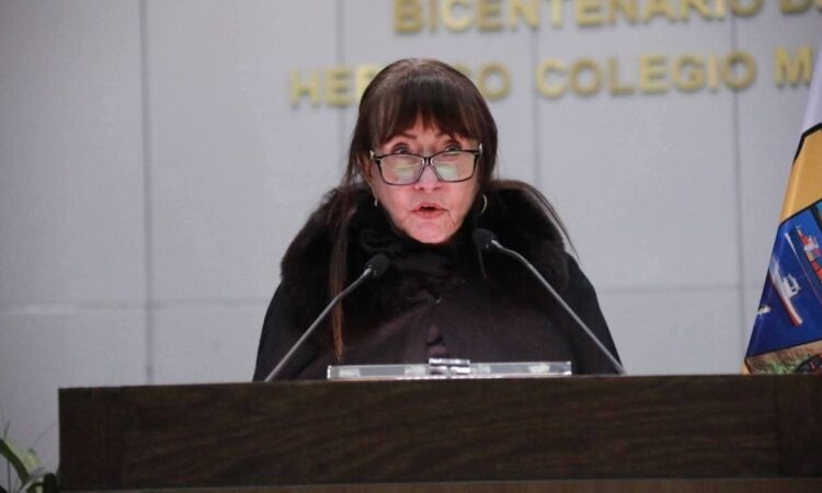 Blanca Anzaldúa: Escuelas particulares deberán tener un plazo fijo para la entrega de certificados