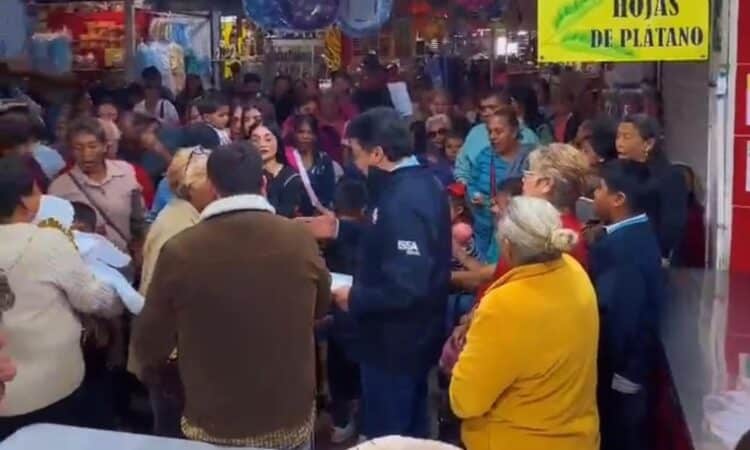 Jorge “Tico” García: “Hacer más que hablar”; visita Mercado y participa en la levantada del Niño Dios