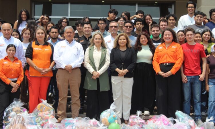 Entrega UAT juguetes a niñas y niños con la jornada “Alegrando Corazones”
