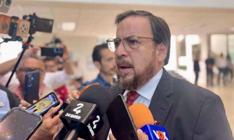 SET “se pone las pilas”: cierran universidades sin alumnos ni papeles