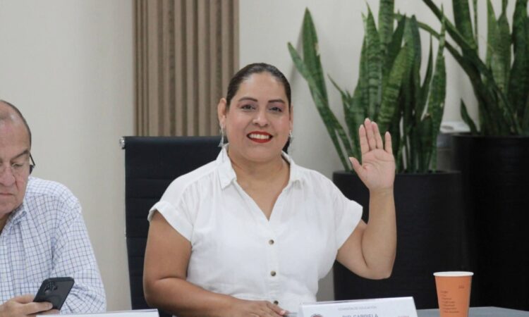 Ofrece diputada respaldo para la educación superior en Nuevo Laredo