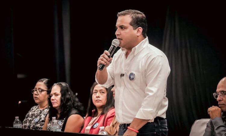 Juanjo Salazar acompaña graduación de niñas y niños del Maternal del Ejido La Libertad