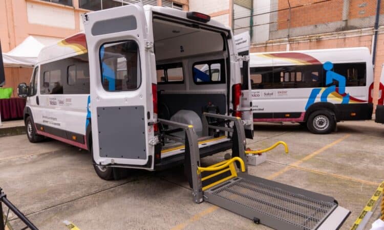 Recibe DIF Tamaulipas tres vehículos adaptados para fortalecer atención a personas con discapacidad