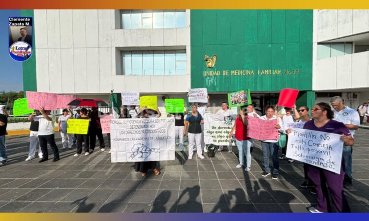 Trabajadores del IMSS protestan