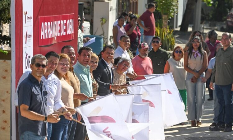 Lalo Gattás da banderazo a obra asfáltica en la colonia México y anuncia conclusión de una más en la Pedro Sosa.