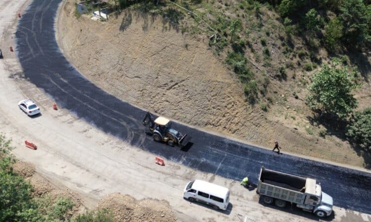 MODERNIZACIÓN DE LA CARRETERA TAMAZUNCHALE-HUEJUTLA REGISTRA AVANCE DE 81.5 POR CIENTO EN 2026